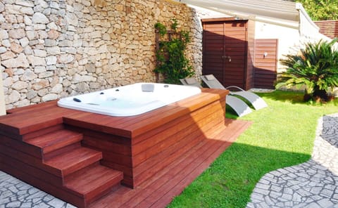 Garden, Hot Tub, sunbed