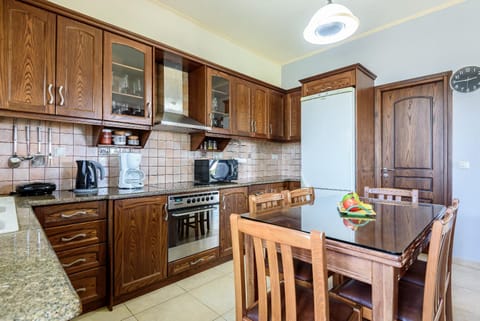 Kitchen or kitchenette, Dining area, Communal kitchen