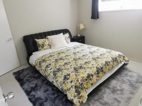 Sunshine hillcrest home Vacation rental in Auckland
