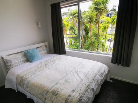 Sunshine hillcrest home Alquiler vacacional in Auckland