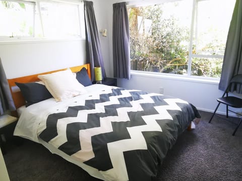 Sunshine hillcrest home Vacation rental in Auckland