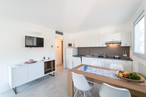 TV and multimedia, Kitchen or kitchenette, Dining area