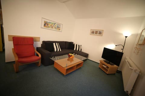 Communal lounge/ TV room, TV and multimedia, Living room, Seating area