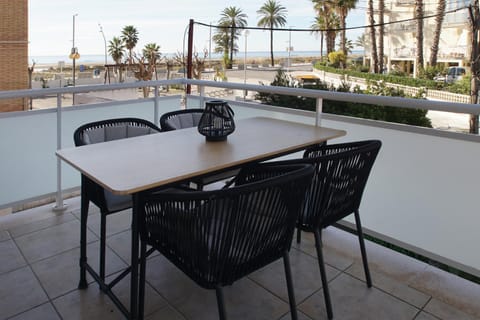Beach Club House Condominio in Castelldefels