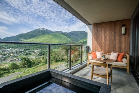 Balcony/Terrace, Mountain view