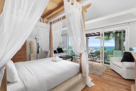 Bed, Photo of the whole room, Seating area, Bedroom, Sea view