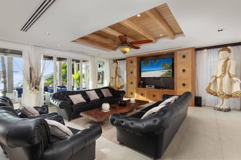 TV and multimedia, Living room, Seating area, Evening entertainment