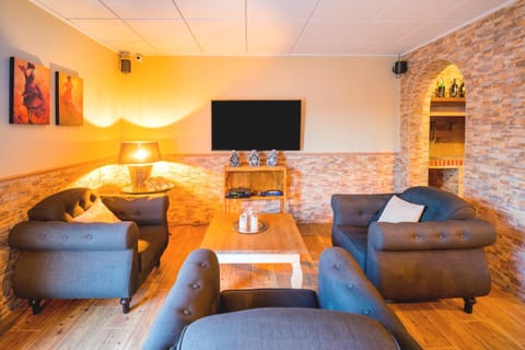 Communal lounge/ TV room