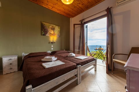 Bed, Natural landscape, Balcony/Terrace, Photo of the whole room, Bedroom, Sea view, towels