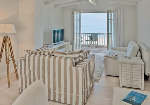 Living room, Sea view