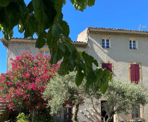 Mas des Armouriers House in Sablet