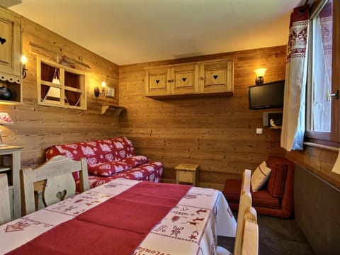 Superbe studio-cabine pour 4 sur les pistes, balcon, casier à skis adjacent, parking - FR-1-455-141 Apartment in Mâcot-la-Plagne