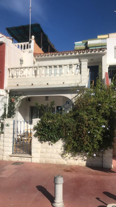 Property building, Facade/entrance, Winter