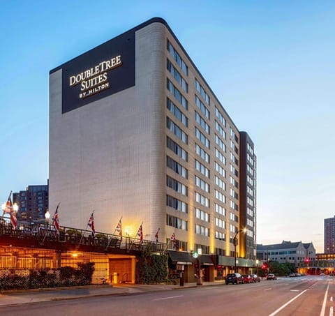 DoubleTree Suites by Hilton Minneapolis Downtown Hotel in Loring Park