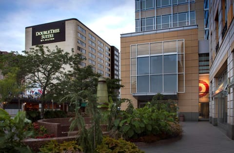 DoubleTree Suites by Hilton Minneapolis Downtown Hotel in Loring Park
