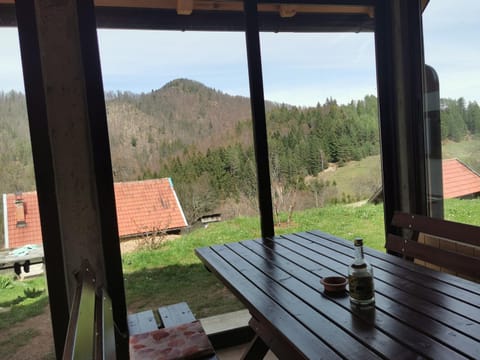 BBQ facilities, Dining area, Mountain view