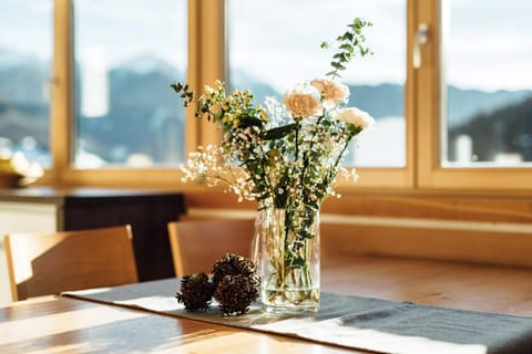 View (from property/room), Dining area, Mountain view