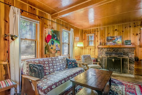 Walden in the Woods House in Idyllwild-Pine Cove