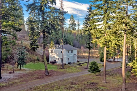 6 Acre Wilderness Retreat House in Kittitas County