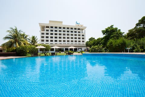 Sun-n-Sand Shirdi Hotel in Maharashtra