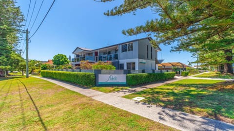 Adrift Apartments Motel in Yamba