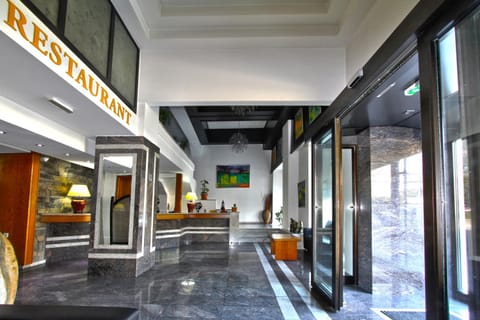 Restaurant/places to eat, Lobby or reception