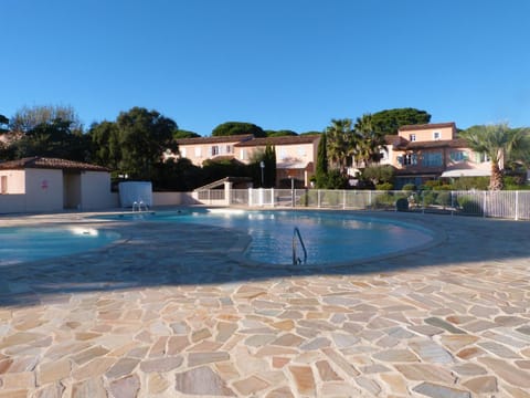 GASLIND - Golfe de St-Tropez - Mazet dans domaine privé avec piscine Villa in Gassin