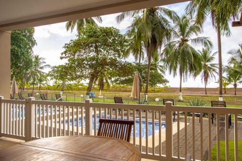 Oceanfront The Palms Jaco Apartment in Jaco