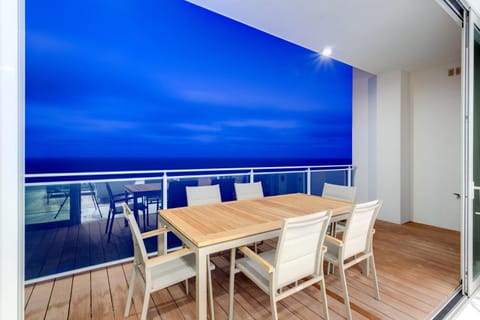 Super Luxury Apartment in Tigne Point, Amazing Ocean Views Condo in Sliema
