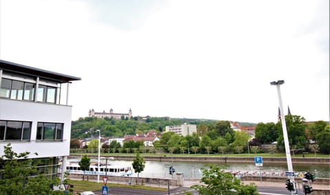 Luxury city apartment - view of river and castle Copropriété in Wurzburg