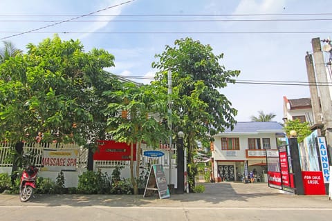 Facade/entrance, Parking