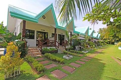 Property building, Garden, Bedroom, Garden view