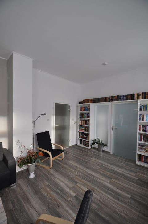 Library, Living room, Seating area