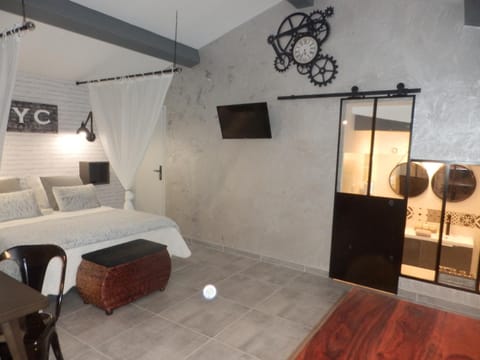 Suite luxe avec sauna et jacuzzi privée Chambre d’hôte in Lambesc