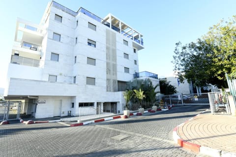 YalaRent Royal Park Resort Complex Apartments Condominio in Eilat