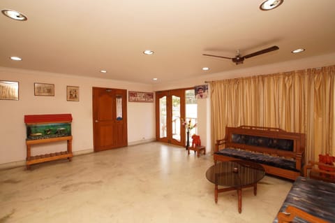 Lloyds Serviced Apartments, Near Music Academy Bed and Breakfast in Chennai