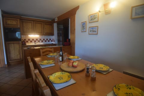 Spacious Apartment 2 Minutes from Ski Lift, Equipped for Babies Condominio in Les Houches