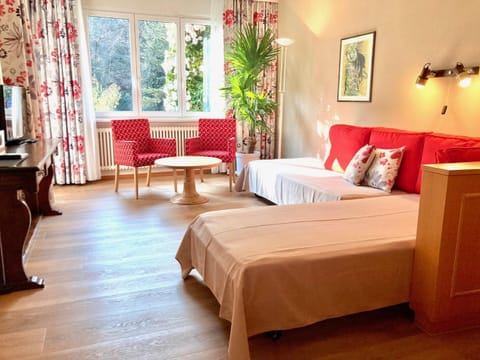 Living room, Photo of the whole room, Seating area, safe