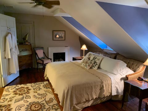 The Lily Inn - Burlington Bed and Breakfast in Jersey Shore
