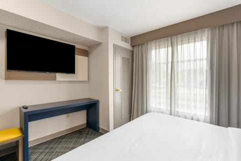 Comfort Inn & Suites Hampton near Coliseum Hotel in Hampton