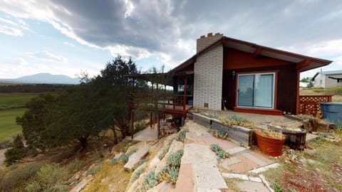 Hideout Ft Abajo 2 BR Cabin, Stunning Views, Secluded! Alquiler vacacional in Monticello