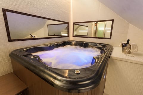 Hot Tub, Spa and wellness centre/facilities