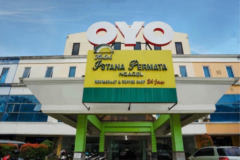SUPER OYO Collection O 252 Istana Permata Ngagel Hotel in Surabaya