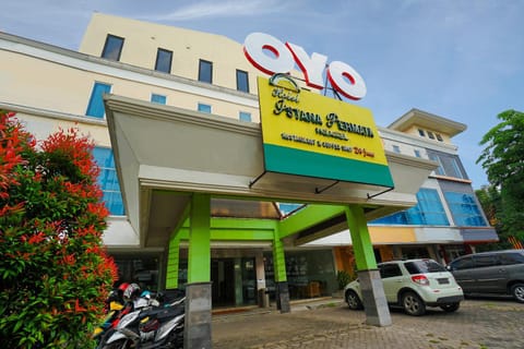 SUPER OYO Collection O 252 Istana Permata Ngagel Hotel in Surabaya