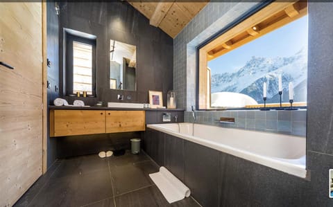 Le Chalet Mont Blanc Bed and Breakfast in Les Houches