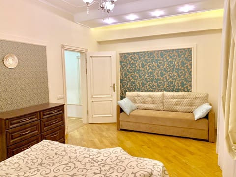 Two-bedroom on Lesi Ukrainky Condo in Lviv