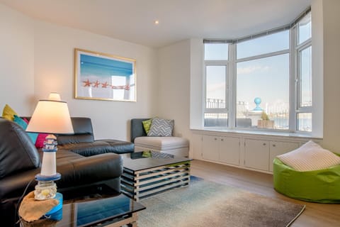 Quayside View - Luxury Apartment on Paignton Harbour Condo in Paignton
