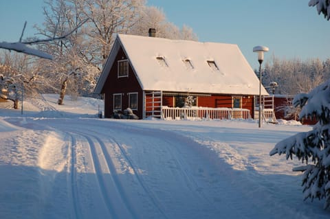 Property building, Facade/entrance, Day, Natural landscape, Winter