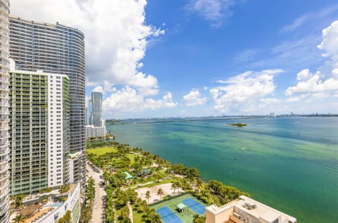 Unforgettable Water Views Oasis Copropriété in Miami