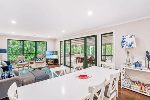 7 Belle Court Rainbow Shores Fully ducted aircon. Pets welcome House in Rainbow Beach